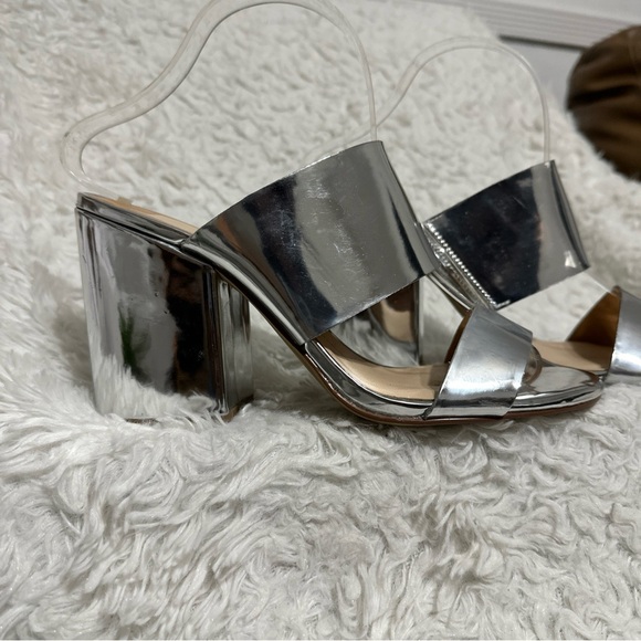 Dolce Vita Metallic Silver Sandals Sz 8.5M Strappy Heels Women’s Evening Mules - Picture 2 of 12